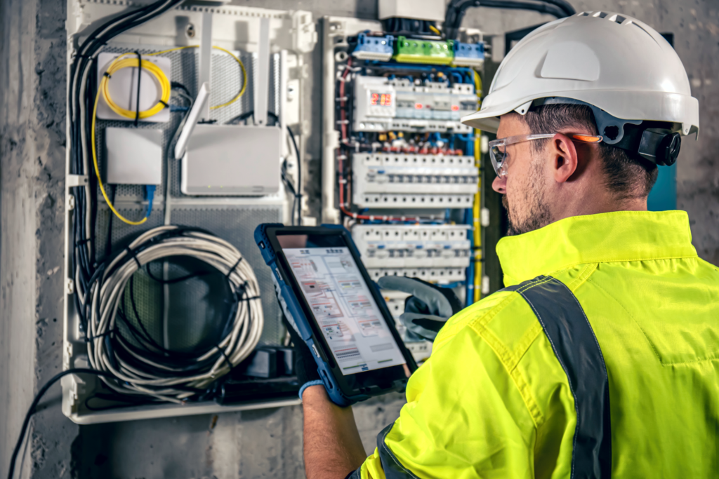 PLC controlador lógico programável e comandos elétricos